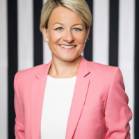 Christine  Bolt
